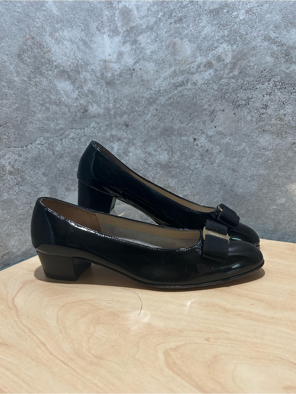 classic black Salvatore Ferragamo Varina ballet flats women’s size 7.5